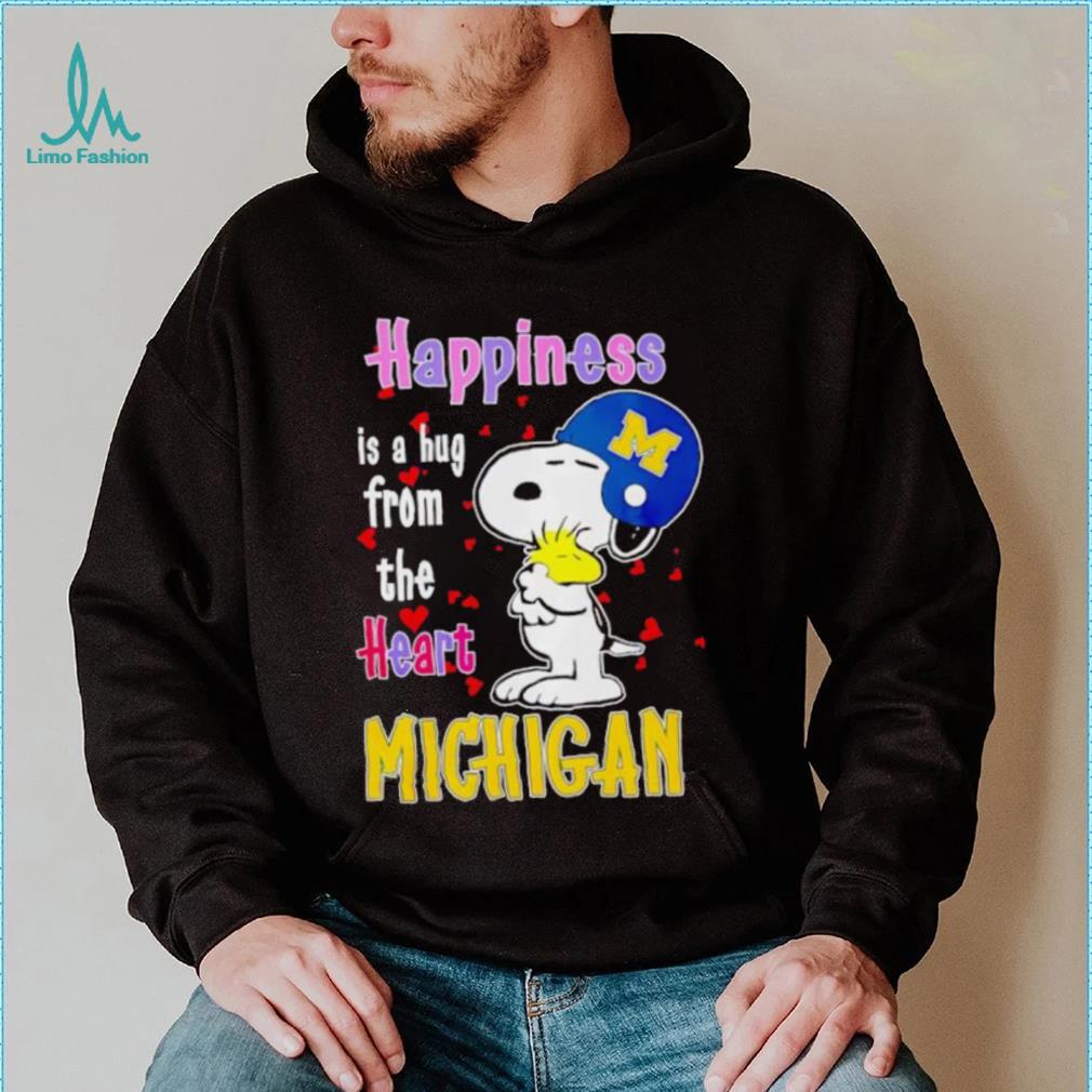 Snoopy and Woodstock happiness is a hug from the heart Michigan Wolverines shirt Snoopy and Woodstock happiness is a hug from the heart Michigan Wolverines shirt