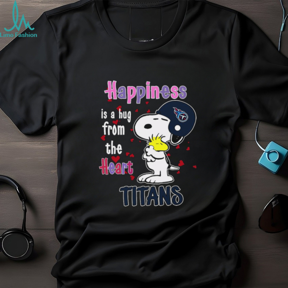Snoopy and Woodstock happiness is a hug from the heart Tennessee Titans shirt Snoopy and Woodstock happiness is a hug from the heart Tennessee Titans shirt