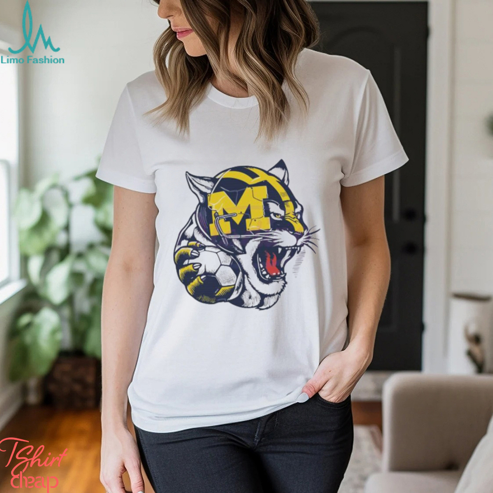 Vintage NCAA Michigan Football Team Shirt Vintage NCAA Michigan Football Team Shirt
