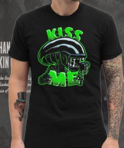 Xenomorph wants a kiss shirt