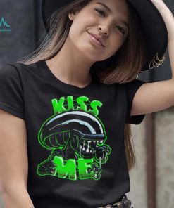 Xenomorph wants a kiss shirt