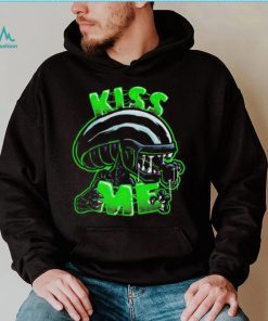 Xenomorph wants a kiss shirt