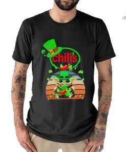 Baby Yoda Hug Chili’s Logo St Patrick’s Day Vintage Shirt