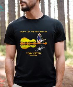 Guitar water reflection don’t let the old man in Toby Keith 1961 2024 signature shirt, hoodie, sweater, long sleeve and tank top Guitar water reflection don’t let the old man in Toby Keith 1961 2024 signature shirt