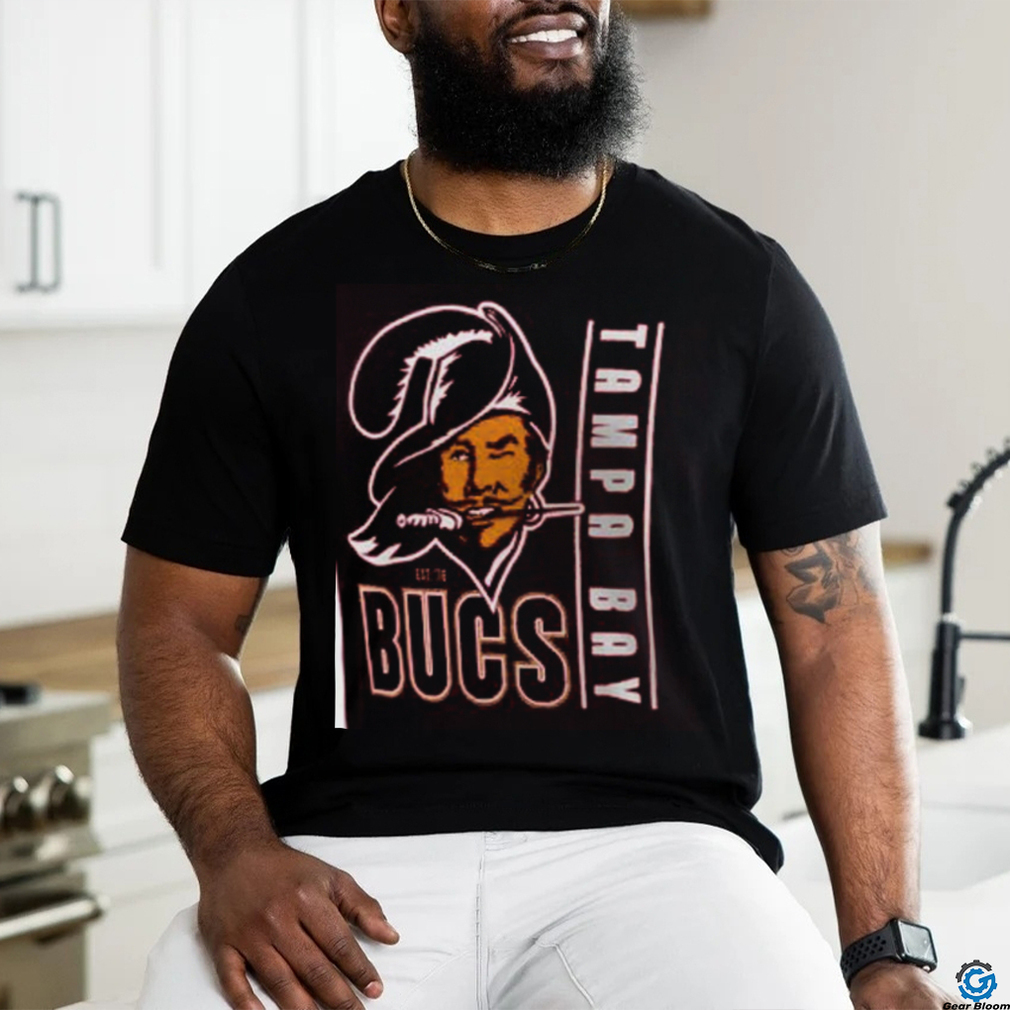 Nike Men's Tampa Bay Buccaneers Rewind Essential T Shirt Nike Men's Tampa Bay Buccaneers Rewind Essential T Shirt