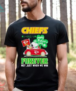 Snoopy and Woodstock driving car Chiefs Happy St Patrick’s Day forever shirt