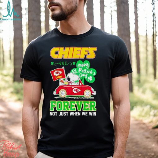 Snoopy and Woodstock driving car Chiefs Happy St Patrick’s Day forever shirt