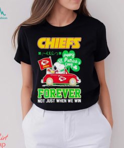 Snoopy and Woodstock driving car Chiefs Happy St Patrick’s Day forever shirt