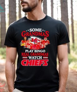 Some grandmas play bingo real grandmas watch Chiefs signatures shirt
