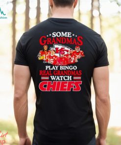 Some grandmas play bingo real grandmas watch Chiefs signatures shirt