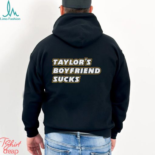 Taylor’s boyfriend sucks shirt