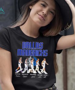 Dallas Mavericks men’s basketball famous player signatures logo 2024 shirt