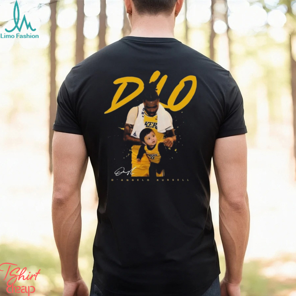 D’angelo Russell Signing A Baby Signature shirt D’angelo Russell Signing A Baby Signature shirt