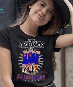 Never underestimate a woman who understands basketball and loves Auburn Tigers 10 4 2 signatures shirt