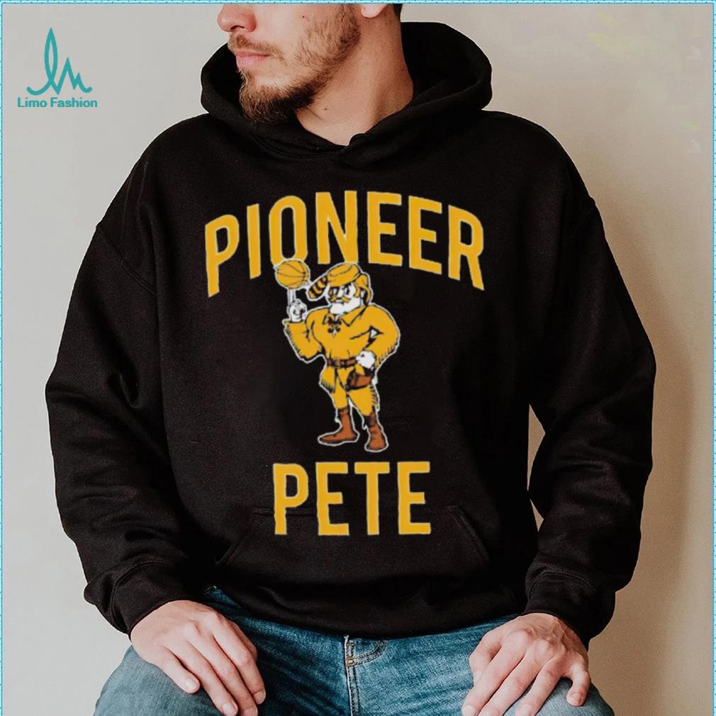 Oakland Golden Grizzlies Pioneer Pete it’s in Michigan shirt Oakland Golden Grizzlies Pioneer Pete it’s in Michigan shirt