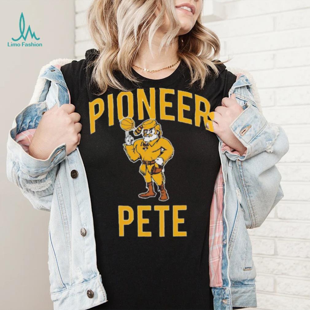Oakland Golden Grizzlies Pioneer Pete it’s in Michigan shirt Oakland Golden Grizzlies Pioneer Pete it’s in Michigan shirt