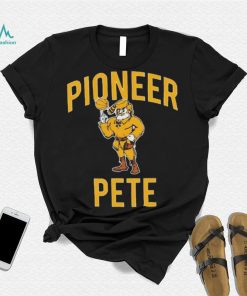 Oakland Golden Grizzlies Pioneer Pete it’s in Michigan shirt