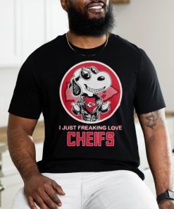 Official kansas City Chiefs Snoopy I Just Freaking Love Chiefs T Shirt