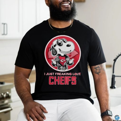 Official kansas City Chiefs Snoopy I Just Freaking Love Chiefs T Shirt