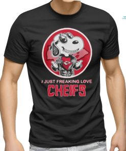 Official kansas City Chiefs Snoopy I Just Freaking Love Chiefs T Shirt