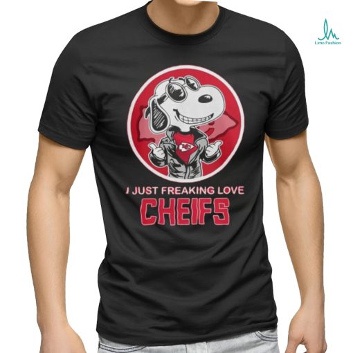 Official kansas City Chiefs Snoopy I Just Freaking Love Chiefs T Shirt