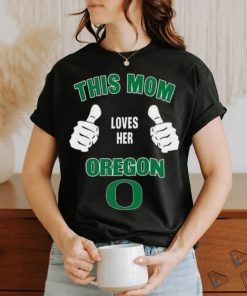 This Mom Loves Her Oregon Ducks Mothers Day T shirt