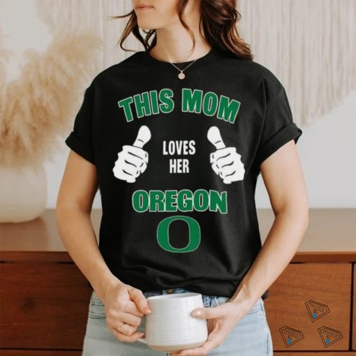 This Mom Loves Her Oregon Ducks Mothers Day T shirt