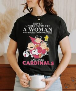 Arizona Cardinals Snoopy Never Underestimate A Women Who Understands Football T Shirt