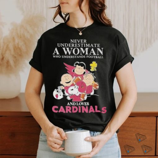 Arizona Cardinals Snoopy Never Underestimate A Women Who Understands Football T Shirt