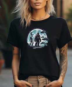 Bigfoot Sasquatch Alien Ufo Spacecraft Full Moon T Shirt