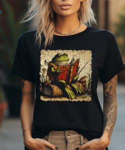 Frog & Toad Fishing Vintage Classic Book Frog Reading Book T Shirt