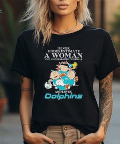 Miami Dolphins Snoopy Never Underestimate A Women Who Understands Football T Shirt