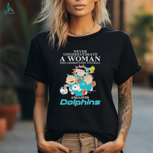 Miami Dolphins Snoopy Never Underestimate A Women Who Understands Football T Shirt