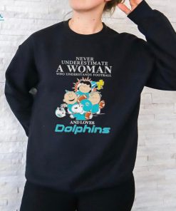 Miami Dolphins Snoopy Never Underestimate A Women Who Understands Football T Shirt