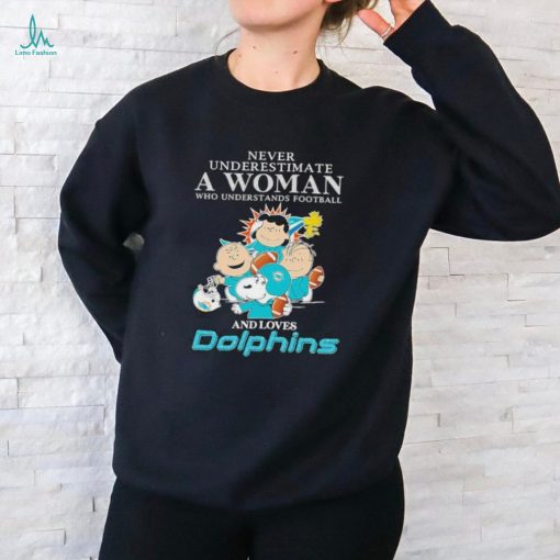 Miami Dolphins Snoopy Never Underestimate A Women Who Understands Football T Shirt