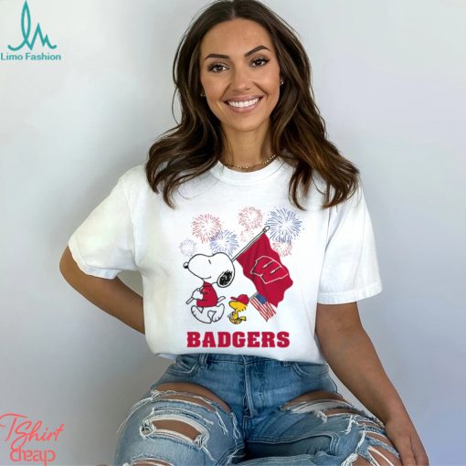 Snoopy Football Happy 4th Of July Wisconsin Badgers Shirt