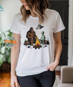 Bigfoot And Alien Campfire For Outdoor Lovers T Shirt