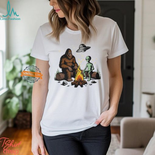 Bigfoot And Alien Campfire For Outdoor Lovers T Shirt