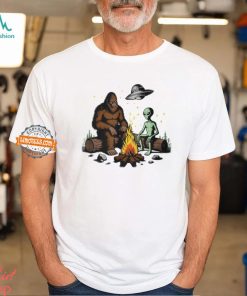 Bigfoot And Alien Campfire For Outdoor Lovers T Shirt