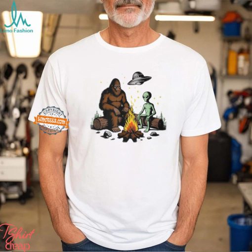 Bigfoot And Alien Campfire For Outdoor Lovers T Shirt