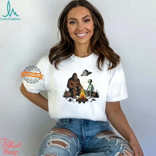 Bigfoot And Alien Campfire For Outdoor Lovers T Shirt