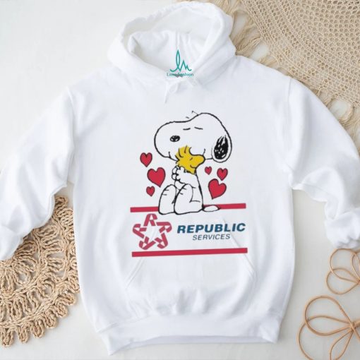 Official Snoopy And Woodstock Loves Republic Services Logo Shirt