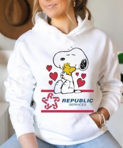 Official Snoopy And Woodstock Loves Republic Services Logo Shirt