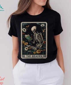 The Reader Skeleton Book Lover Tarot Card Reading Readers Men's T shirt