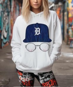 Detroit Tigers hat and glasses shirt