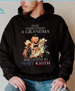 Never Underestimate A Grandma Who Listens To Toby Keith signatures shirt