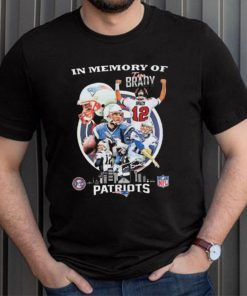 Official In Memory of Tom Brady NFL New England Patriots Skyline signatures shirt