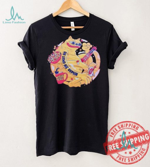 Oh lawd he comin the cat stays fat shirt