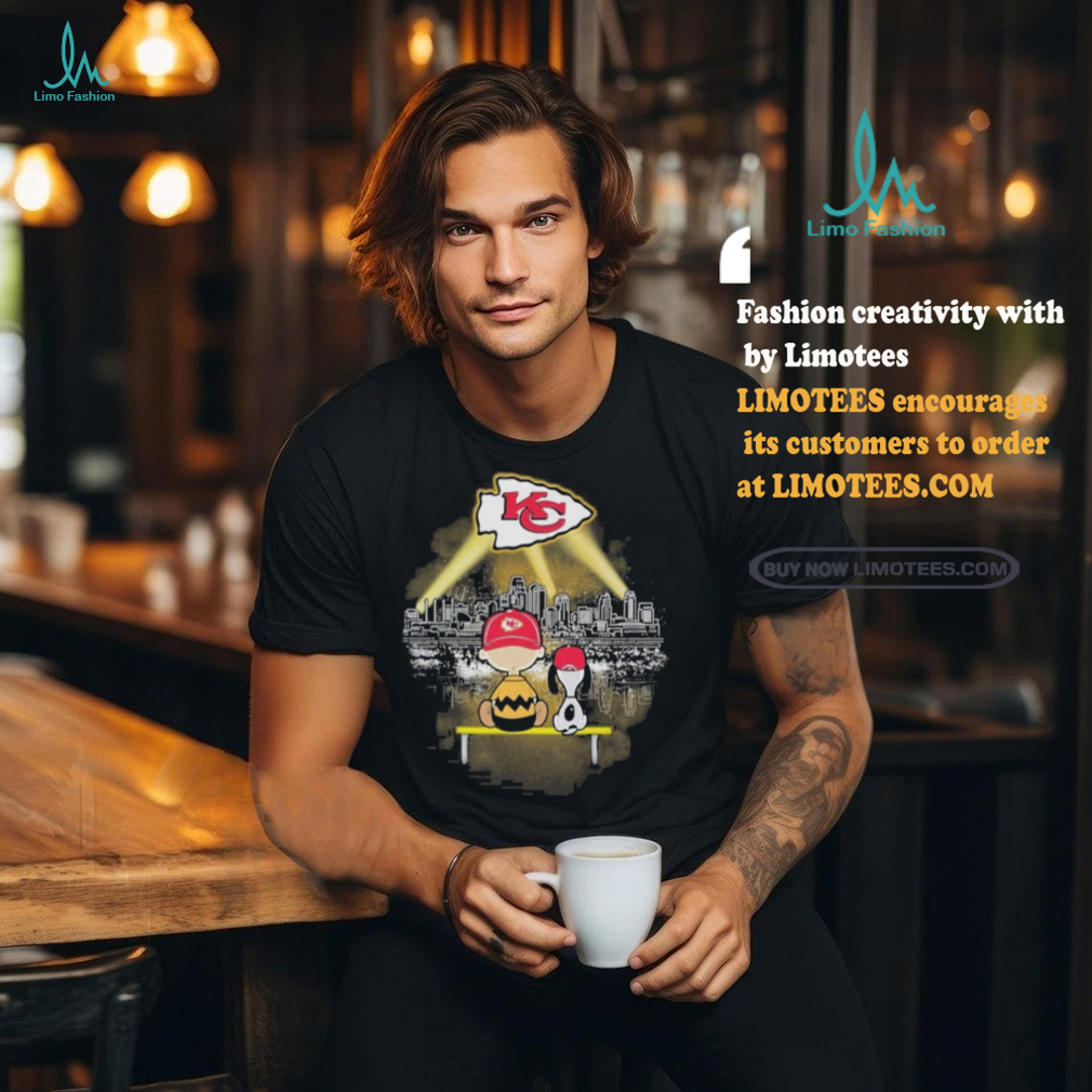 Kansas City Chiefs X Peanuts Snoopy And Charlie Brown Watching Skyline Shirt Kansas City Chiefs X Peanuts Snoopy And Charlie Brown Watching Skyline Shirt