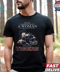Never Underestimate A Woman Who Understands Football And Loves Auburn Tigers x Minnie Mouse T Shirt